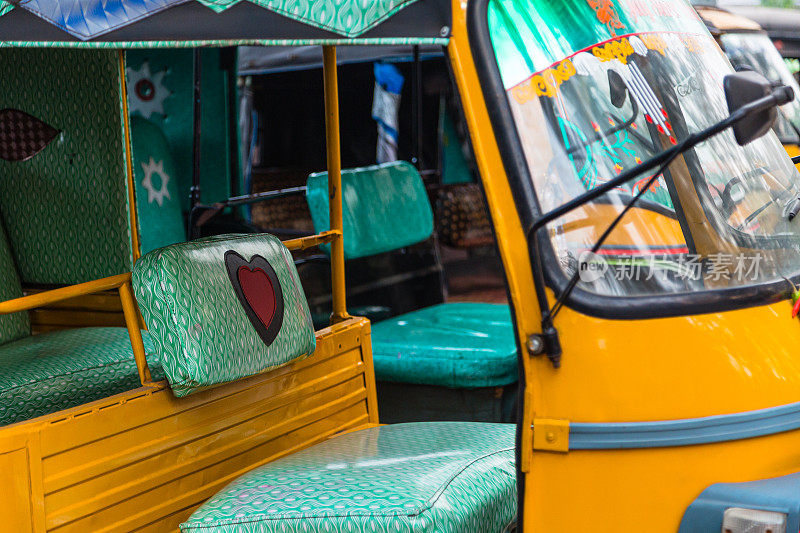 印度普里市的三轮出租车Auto Rikusha